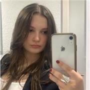 Psychologie-Tutorin, die Kinder in allen Altersklassen unterrichtet